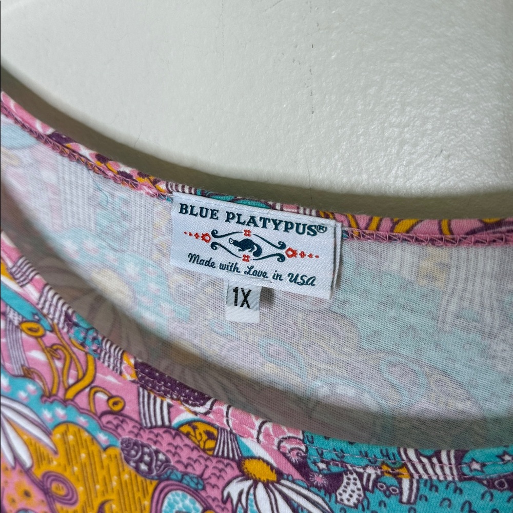 Blue Platypus Colorful Graphic Women's Top Size 1X - Picture 2 of 6